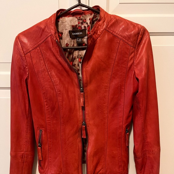 Danier jacket in red leather, barely worn (1-3 times). - Picture 2 of 6